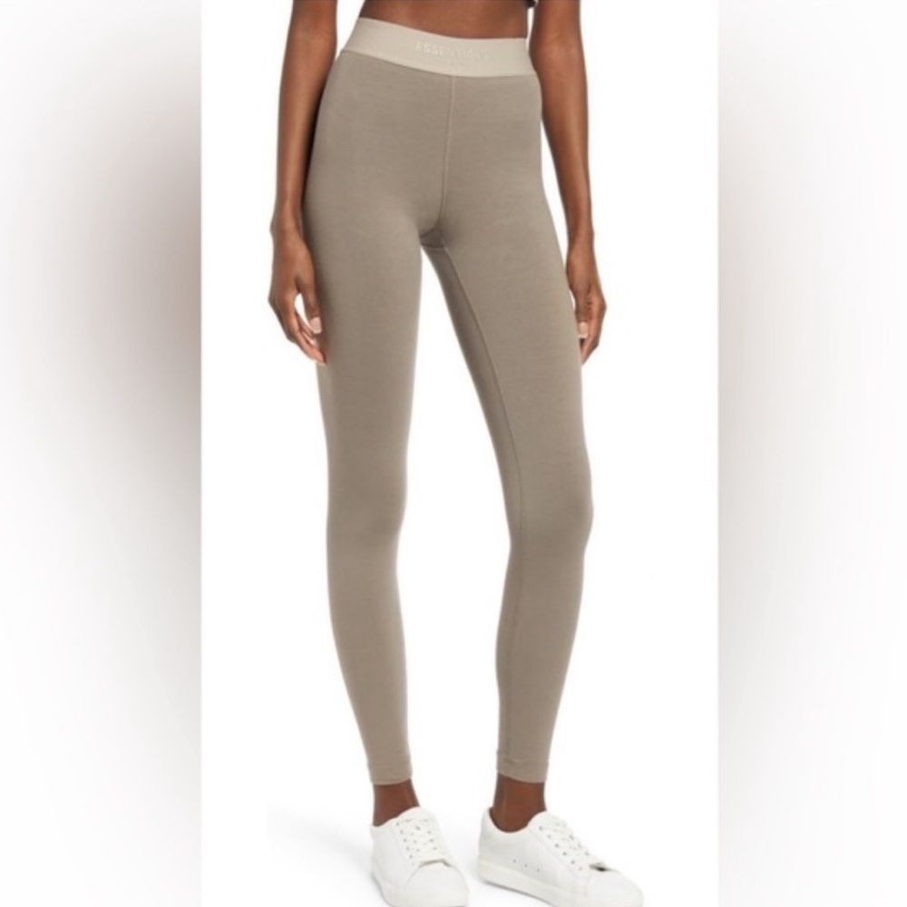 Essential women’s tan legging